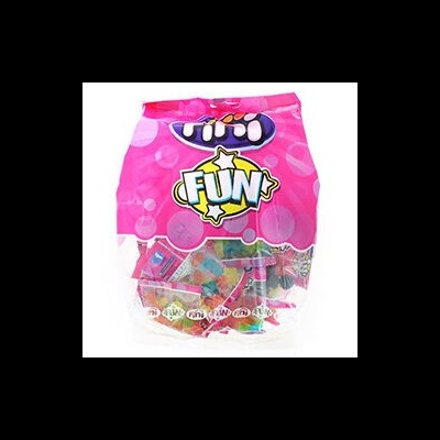 Embalagem rosa translúcida com doces coloridos e texto FUN