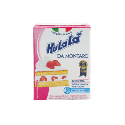 Embalagem de natas para bater Hula La com bolo de morango e chantilly