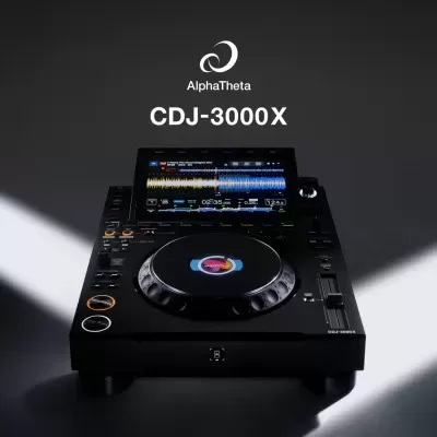 Equipamento DJ profissional preto com ecrã colorido e botões sob luz focada