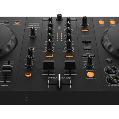 Mesa de mistura DJ Pioneer DJ DDJ-FLX4 preta com botões e pads laranja