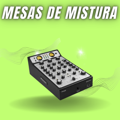 Mesa de mistura preta e cinzenta com botões e mostradores sobre fundo verde com texto MESAS DE MISTURA