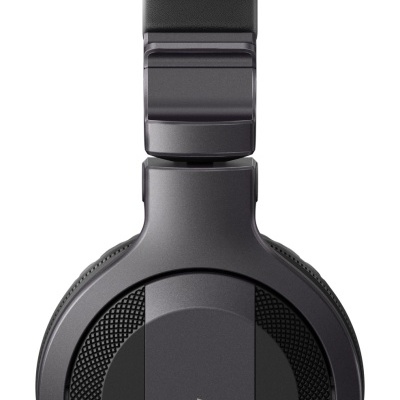 Auscultadores Pioneer DJ negros com logo visível