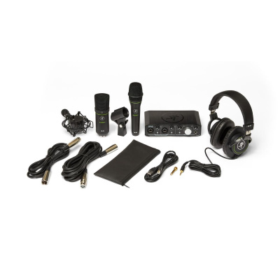 Kit de gravação com microfones, interface de áudio, auscultadores e cabos.