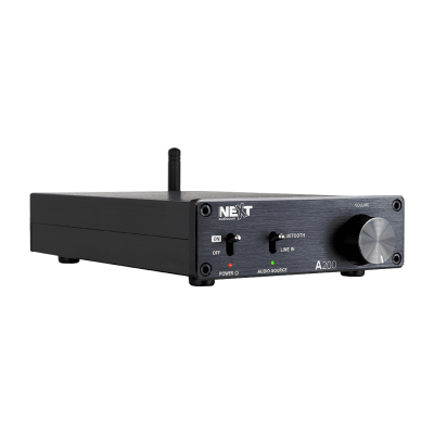 Amplificador de áudio preto NEXT audiocom modelo A200 com botão de volume e interruptores.