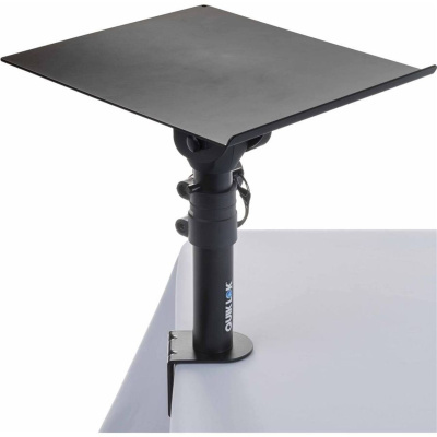 Suporte metálico preto com base de fixação em mesa e placa superior quadrada.