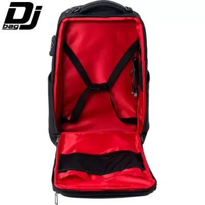 Mala DJ preta com interior vermelho aberta mostrando cintas e cabo USB