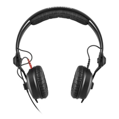 Auriculares Sennheiser pretos com almofadas de couro sintético e cabo preto