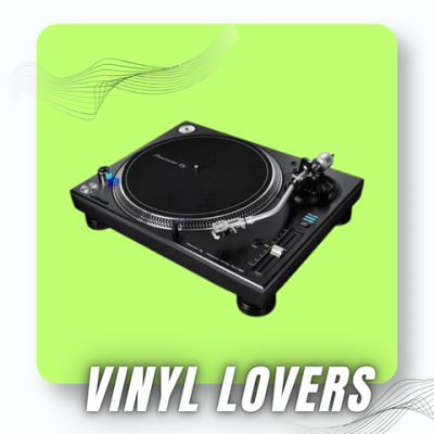 Toca-discos preto Pioneer DJ em fundo verde claro com texto VINYL LOVERS