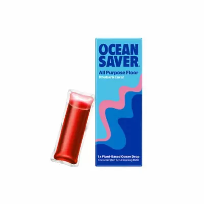 Produto de limpeza Ocean Saver em embalagem azul com sachê vermelho