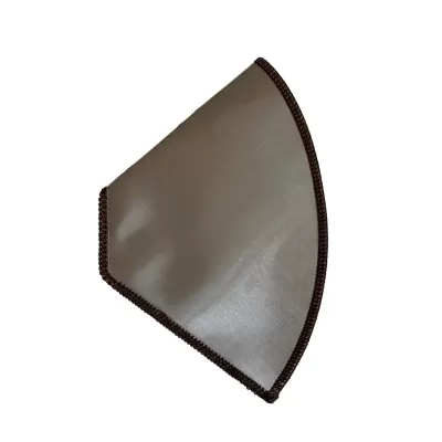 Filtro de café em tecido cinzento com costura castanha nas bordas