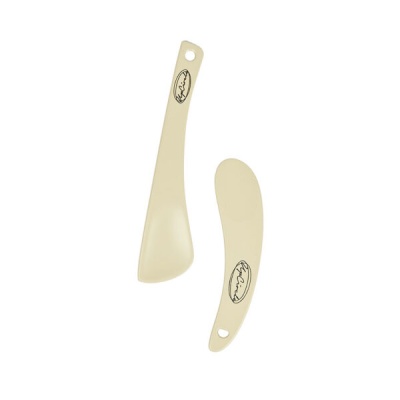Espátulas de creme bege com assinatura preta