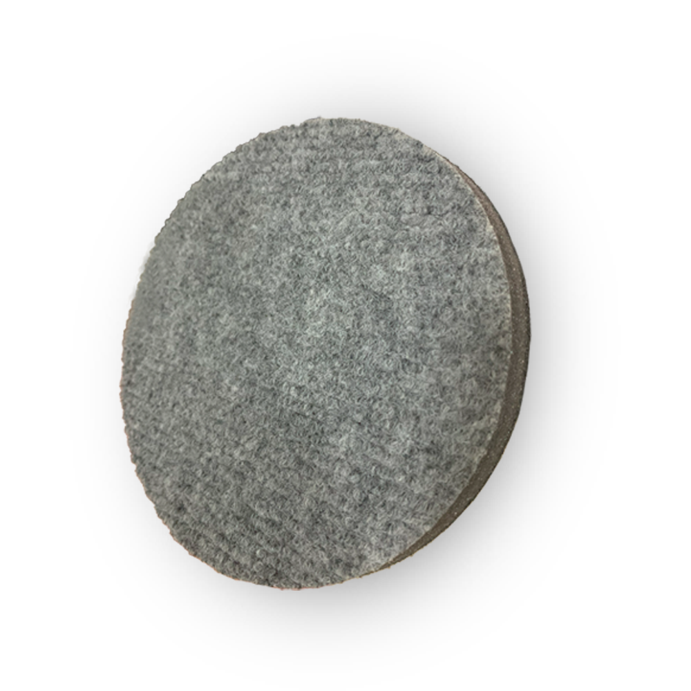Disco abrasivo redondo cinzento com textura porosa