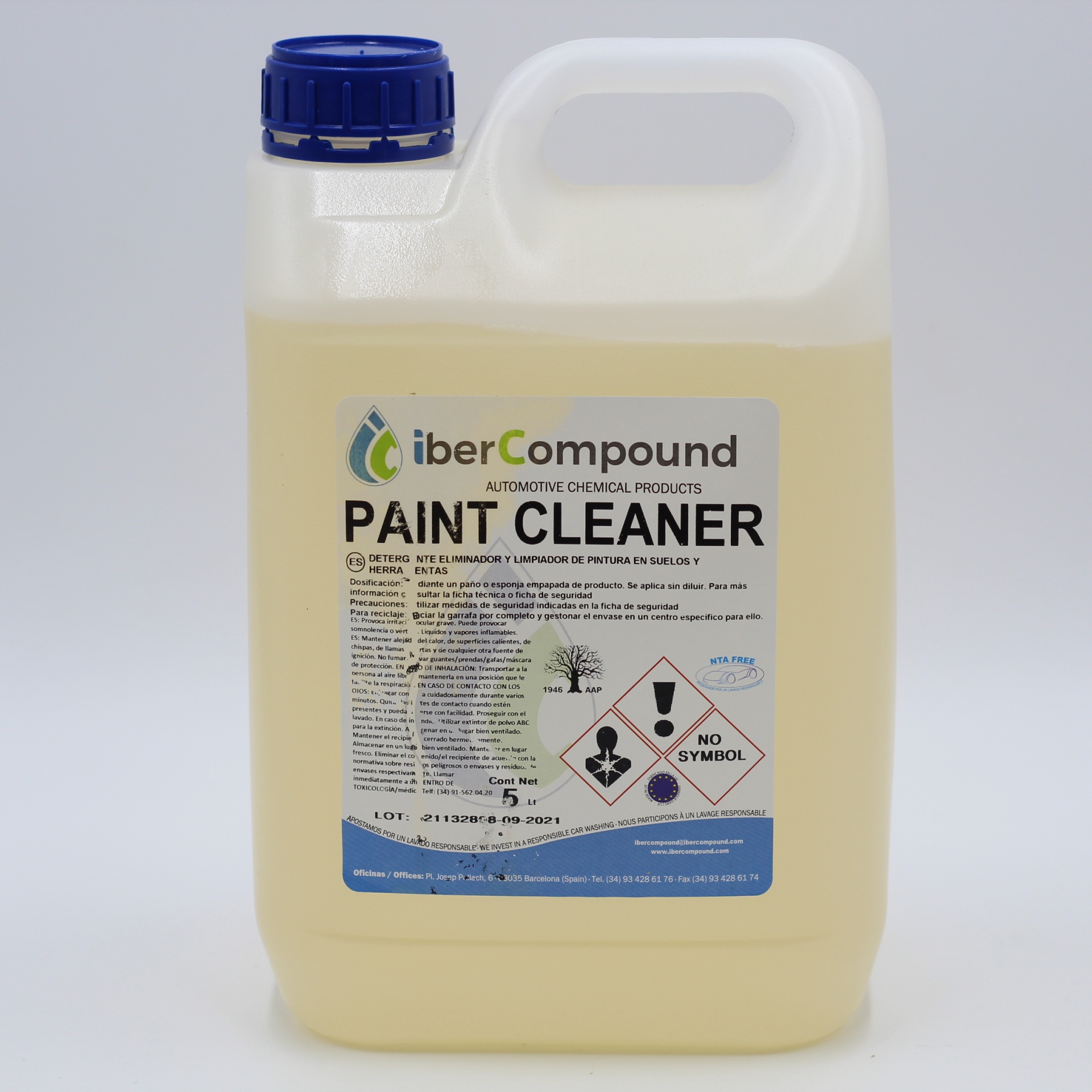 Recipiente plástico com líquido amarelo e etiqueta PAINT CLEANER