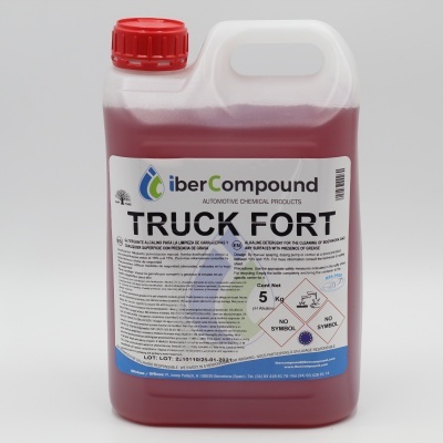 Recipiente plástico com líquido vermelho e rótulo iberCompound TRUCK FORT
