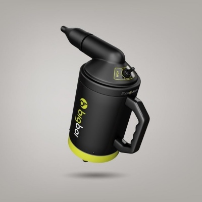 Garrafa térmica preta com detalhes amarelos e texto 'bobo'