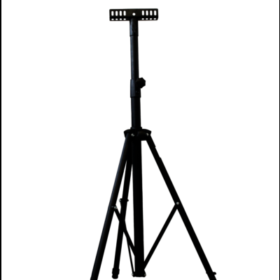 Tripé preto em fundo preto