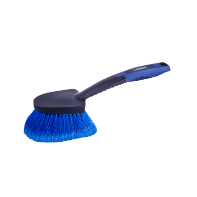 Escova de limpeza com cabo preto e azul e cerdas azuis