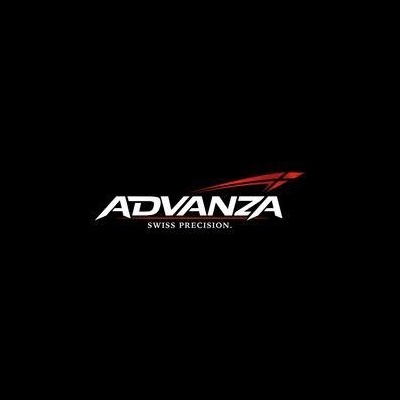 Logótipo ADVANZA com texto SWISS PRECISION. em fundo preto