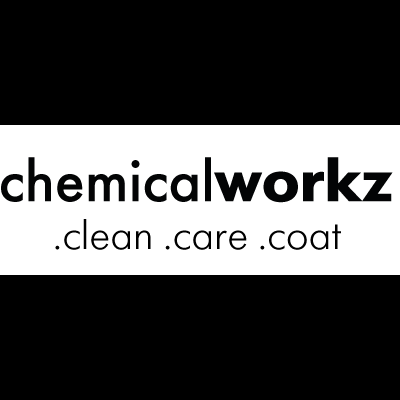 Logótipo com texto 'chemicalworkz' em preto
