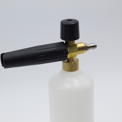 Espuma de limpeza em frasco branco com válvula e bico ajustável preto e dourado