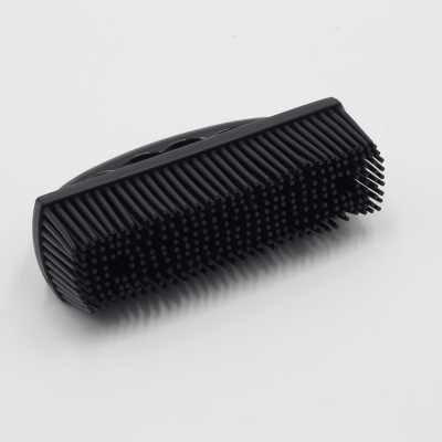 Escova preta para limpeza com cerdas grossas