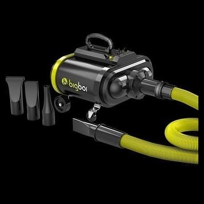 Máquina sopradora preta e amarela com cabo amarelo e bocais adicionais pretos