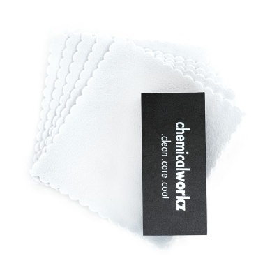 Panos de limpeza brancos com etiqueta preta