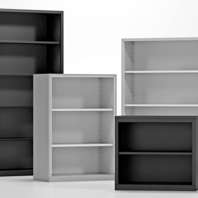 Quatro estantes metálicas de diferentes tamanhos e cores com prateleiras ajustáveis