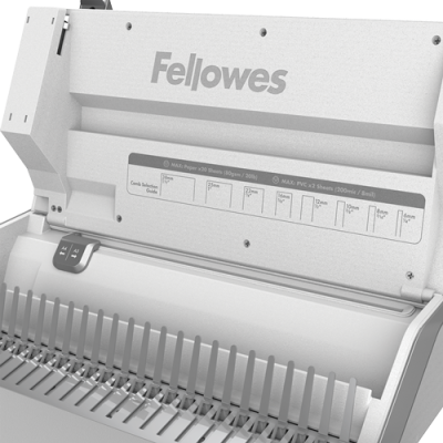 Máquina encadernadora Fellowes cinza clara com pentes de plástico e etiqueta de instruções