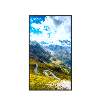 Monitor digital a mostrar paisagem montanhosa com estrada sinuosa e céu azul