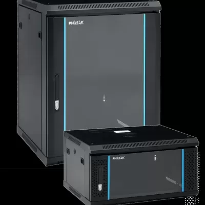 Dois armários de servidor PHASAK preto com portas de vidro fumado e detalhes azuis.
