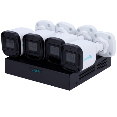 Conjunto de quatro câmaras de segurança Uniarch brancas com detalhes pretos montadas numa base preta.