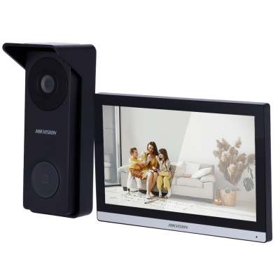 Videoporteiro Hikvision com câmara preta e ecrã digital colorido na sala