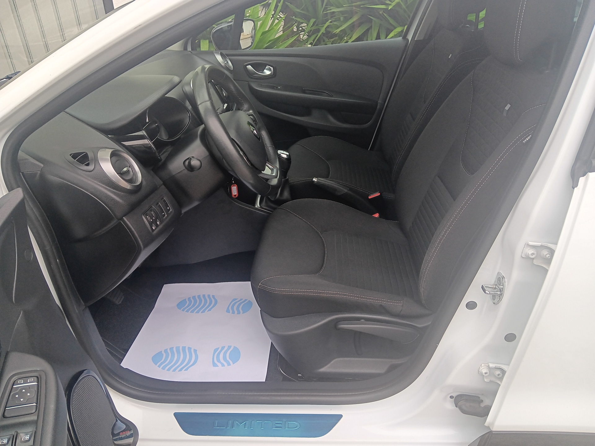 Renault Clio Limited 0.9 TCe 90cv Renault Clio Limited 0.9 TCe 90cv