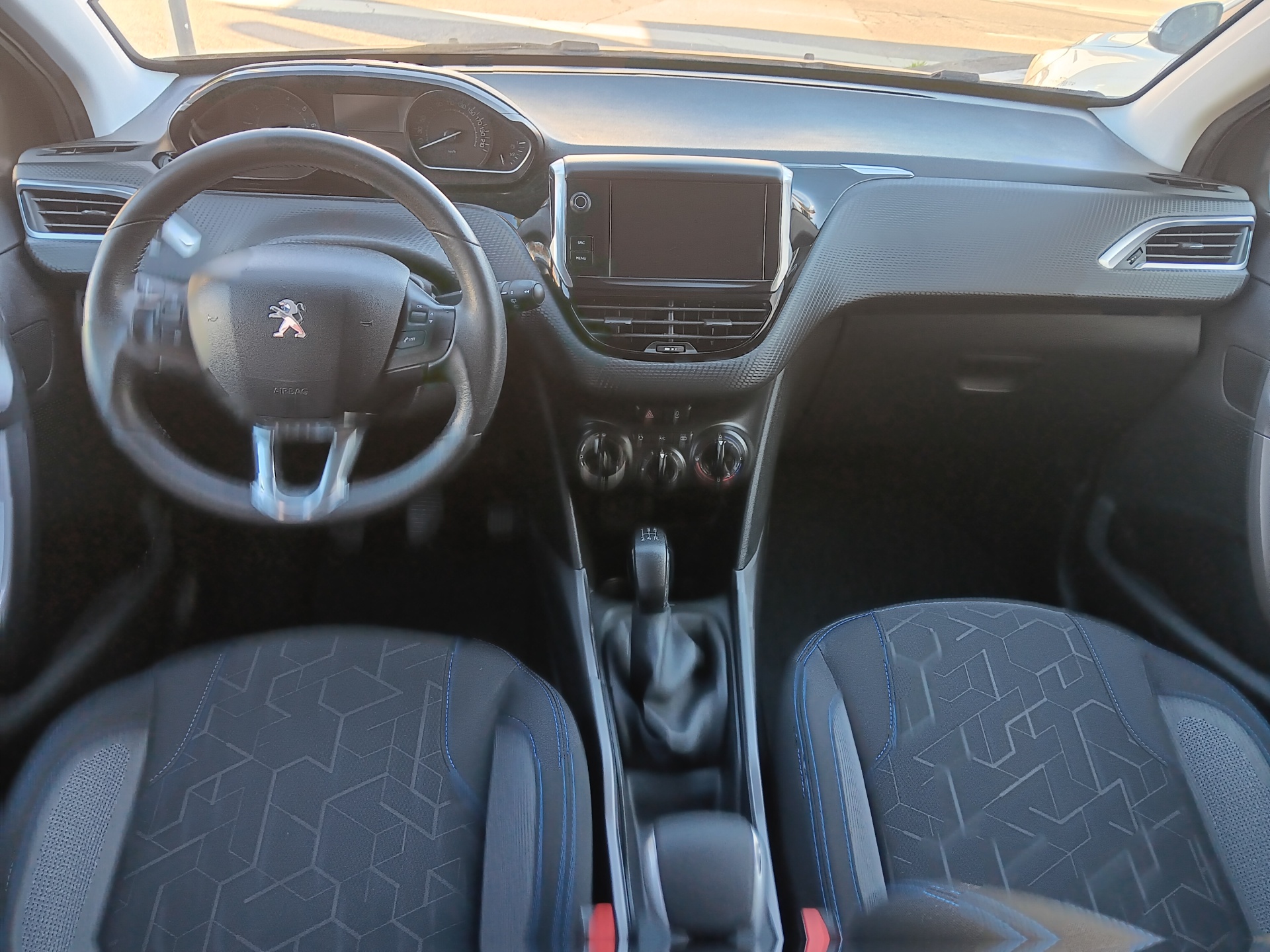 Peugeot 2008 Style 1.2 Puretech 82cv Peugeot 2008 Style 1.2 Puretech 82cv