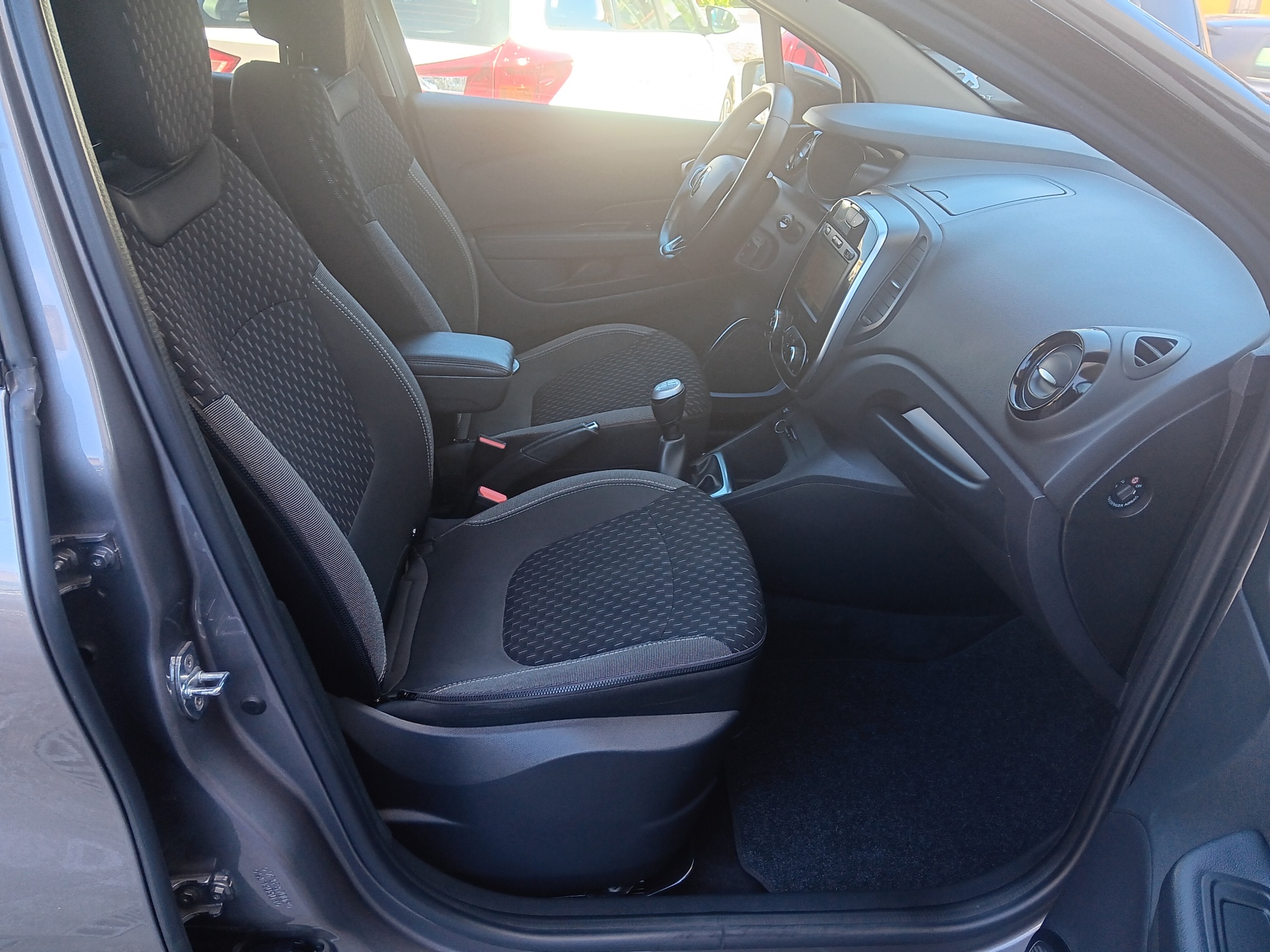 Renault Captur Exclusive 0.9 TCe 90cv Renault Captur Exclusive 0.9 TCe 90cv