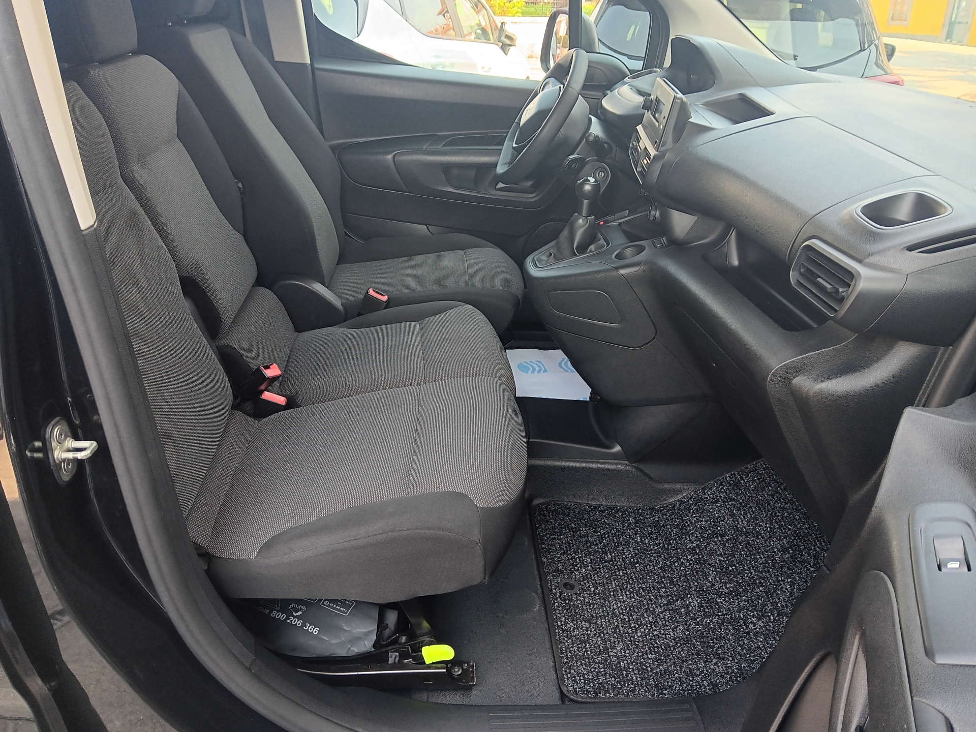 Peugeot Partner L1 Pro 1.6 BlueHDi 100cv Peugeot Partner L1 Pro 1.6 BlueHDi 100cv
