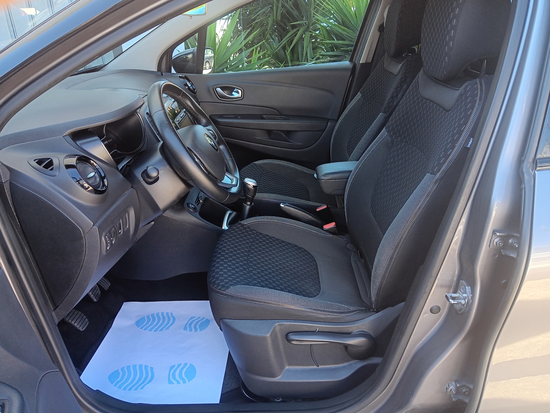 Renault Captur Exclusive 0.9 TCe 90cv Renault Captur Exclusive 0.9 TCe 90cv