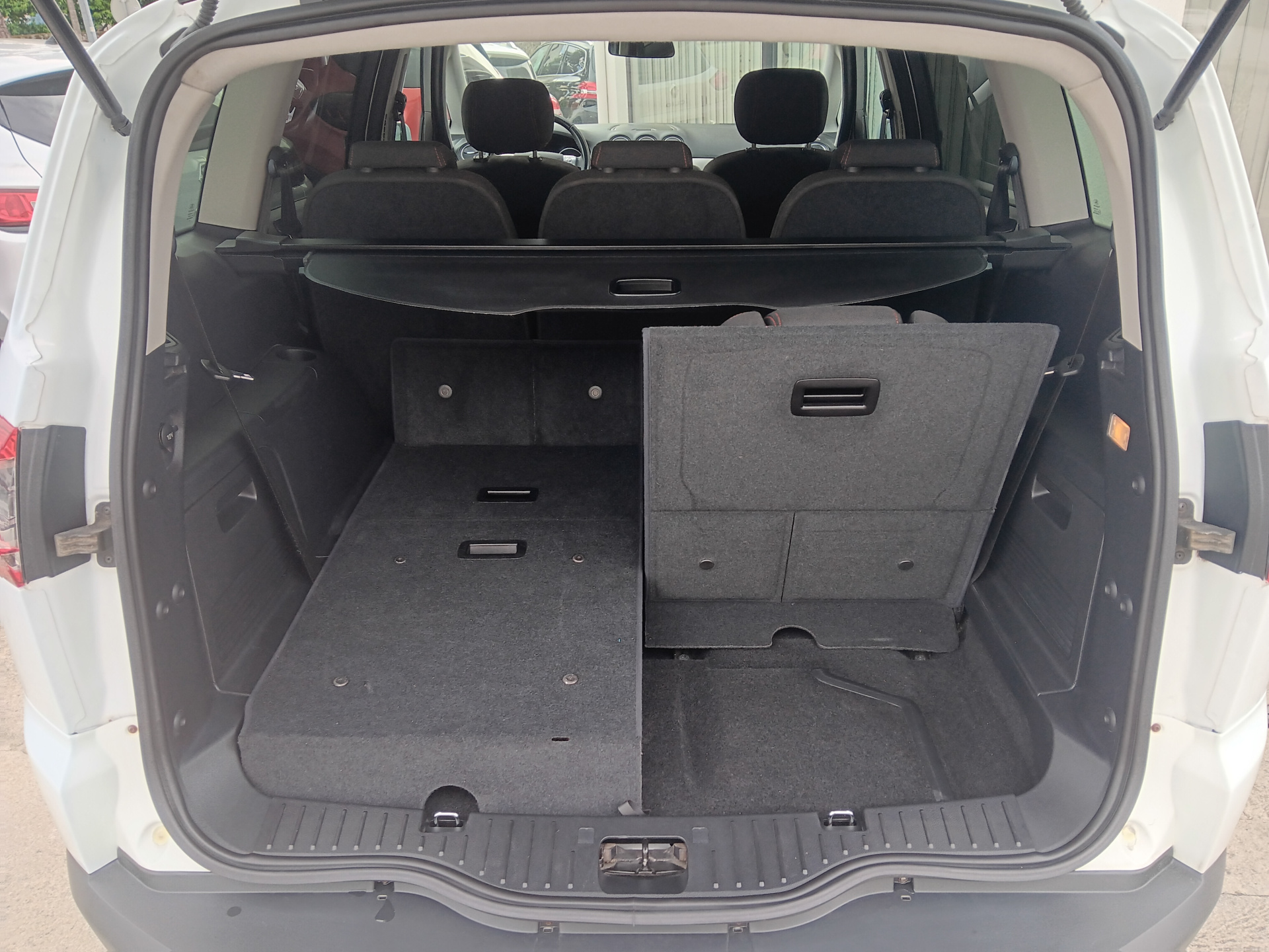 Ford S-Max 2.0 TDCi Trend 140cv 7 Lugares Ford S-Max 2.0 TDCi Trend 140cv 7 Lugares