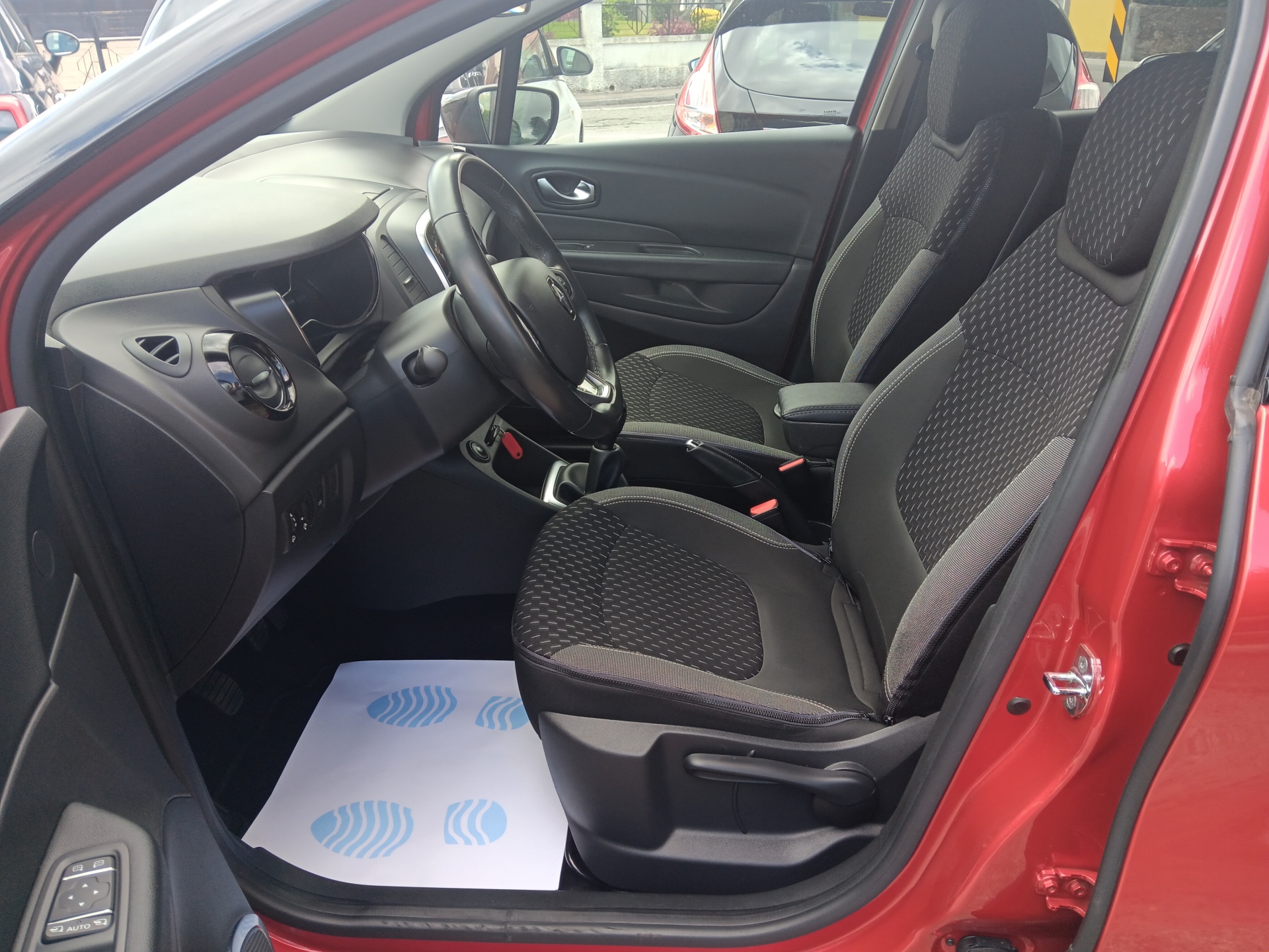 Renault Captur Exclusive 0.9 TCe 90cv Renault Captur Exclusive 0.9 TCe 90cv