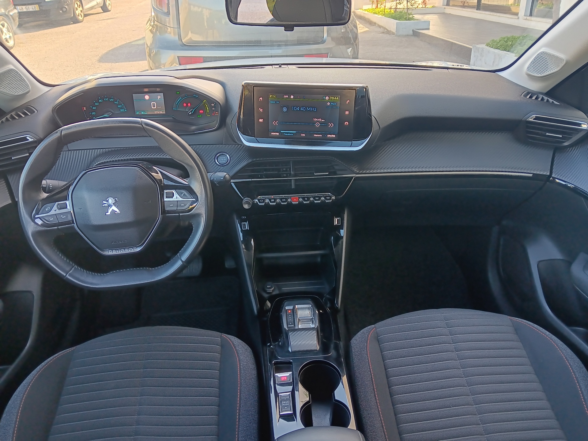 Peugoet e-208 Active 50 kwh 136cv Peugoet e-208 Active 50 kwh 136cv