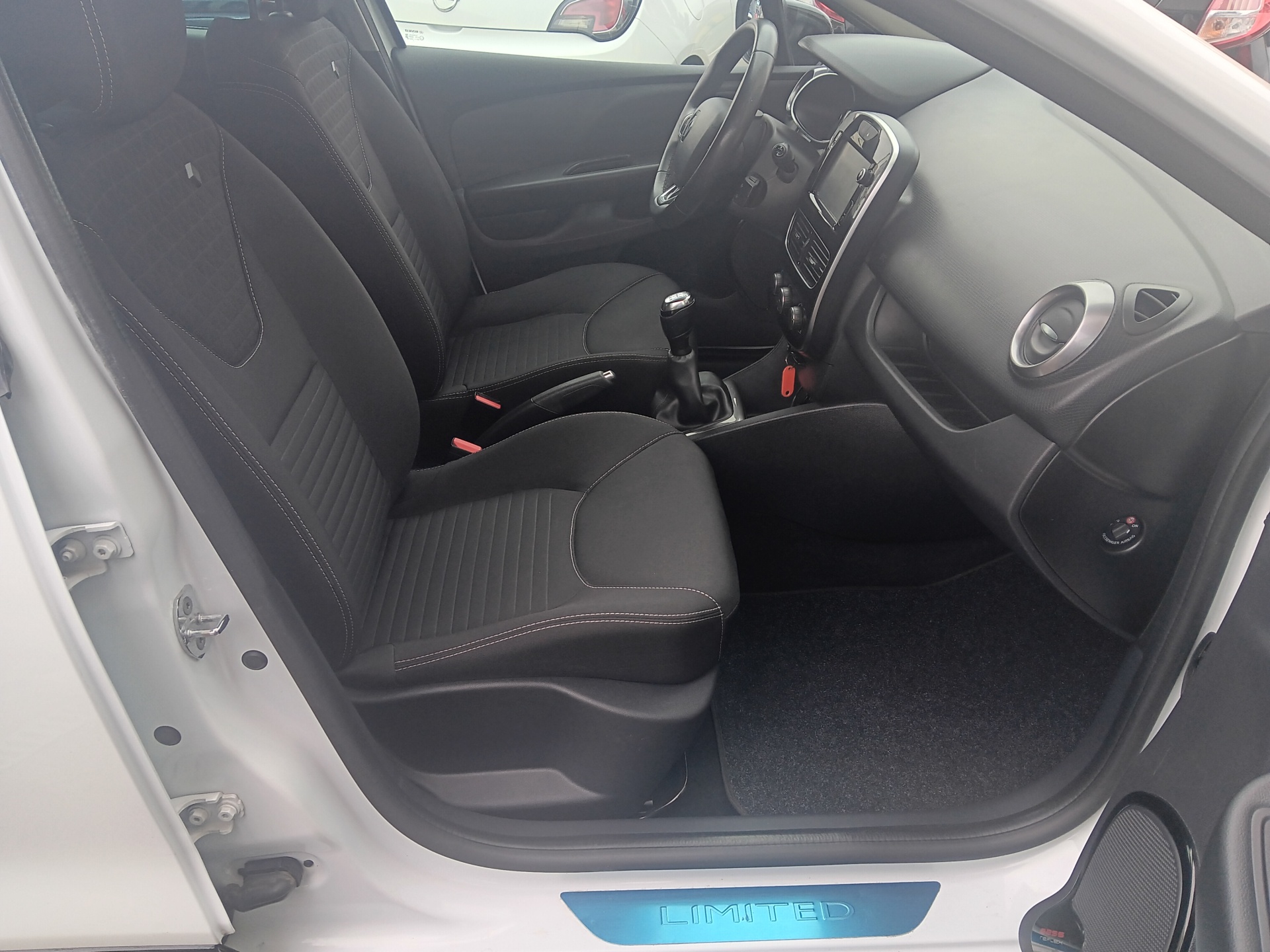 Renault Clio Limited 0.9 TCe 90cv Renault Clio Limited 0.9 TCe 90cv