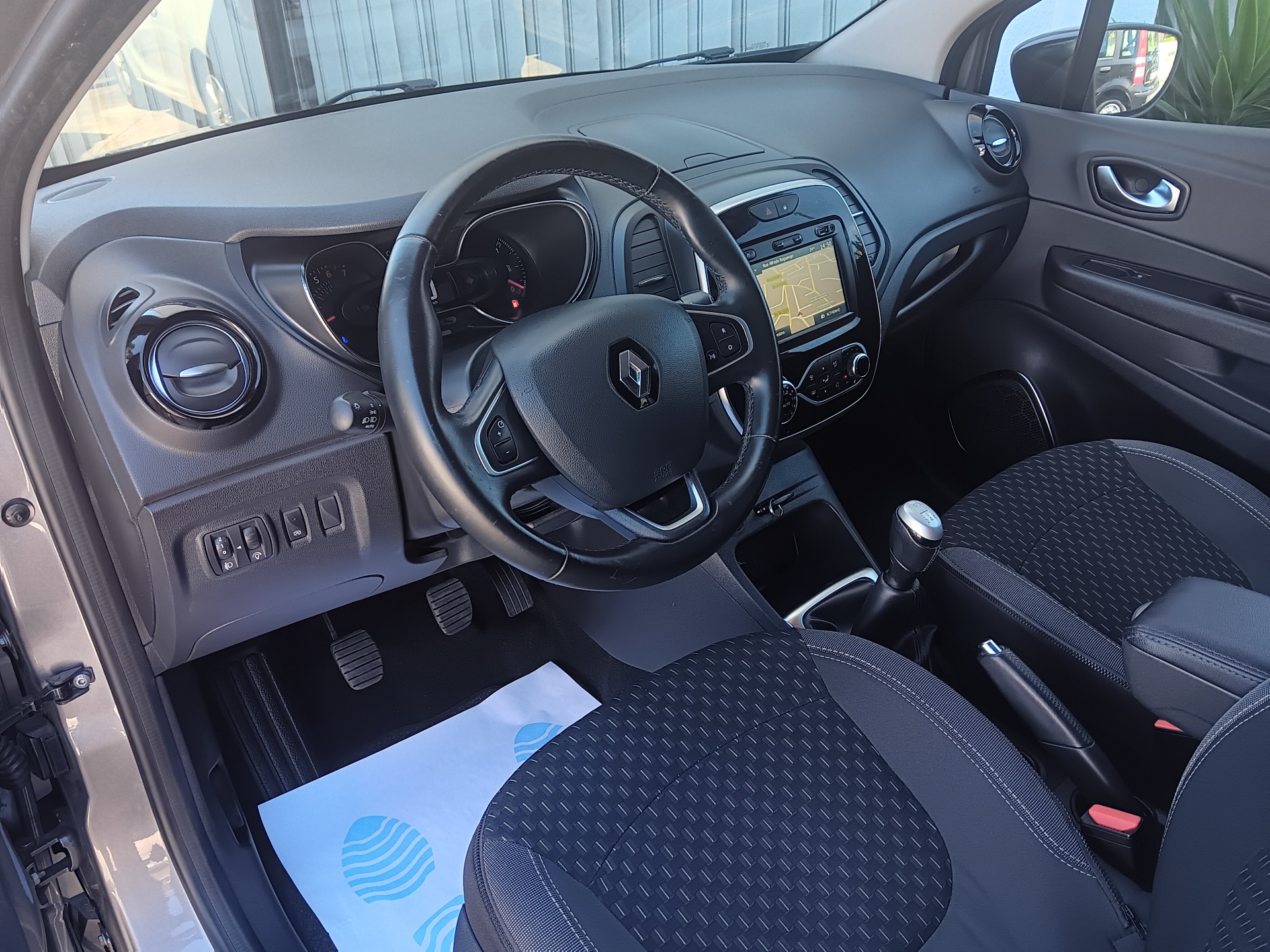 Renault Captur Exclusive 0.9 TCe 90cv Renault Captur Exclusive 0.9 TCe 90cv