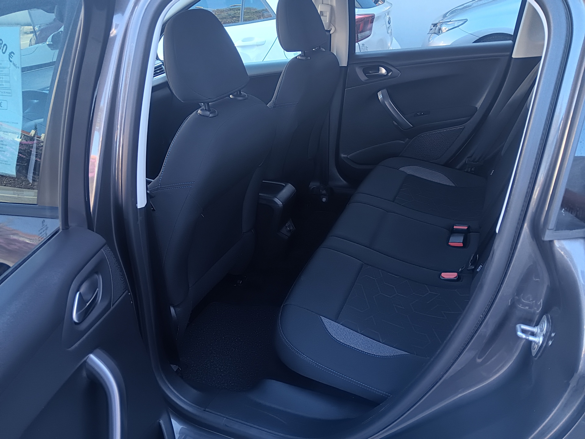 Peugeot 2008 Style 1.2 Puretech 82cv Peugeot 2008 Style 1.2 Puretech 82cv