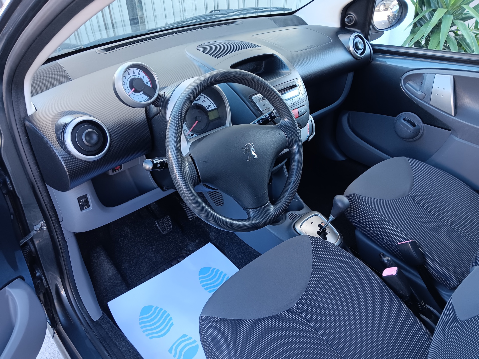 Peugeot 107 2-Tronic 1.0 68cv (caixa automática) Peugeot 107 2-Tronic 1.0 68cv (caixa automática)