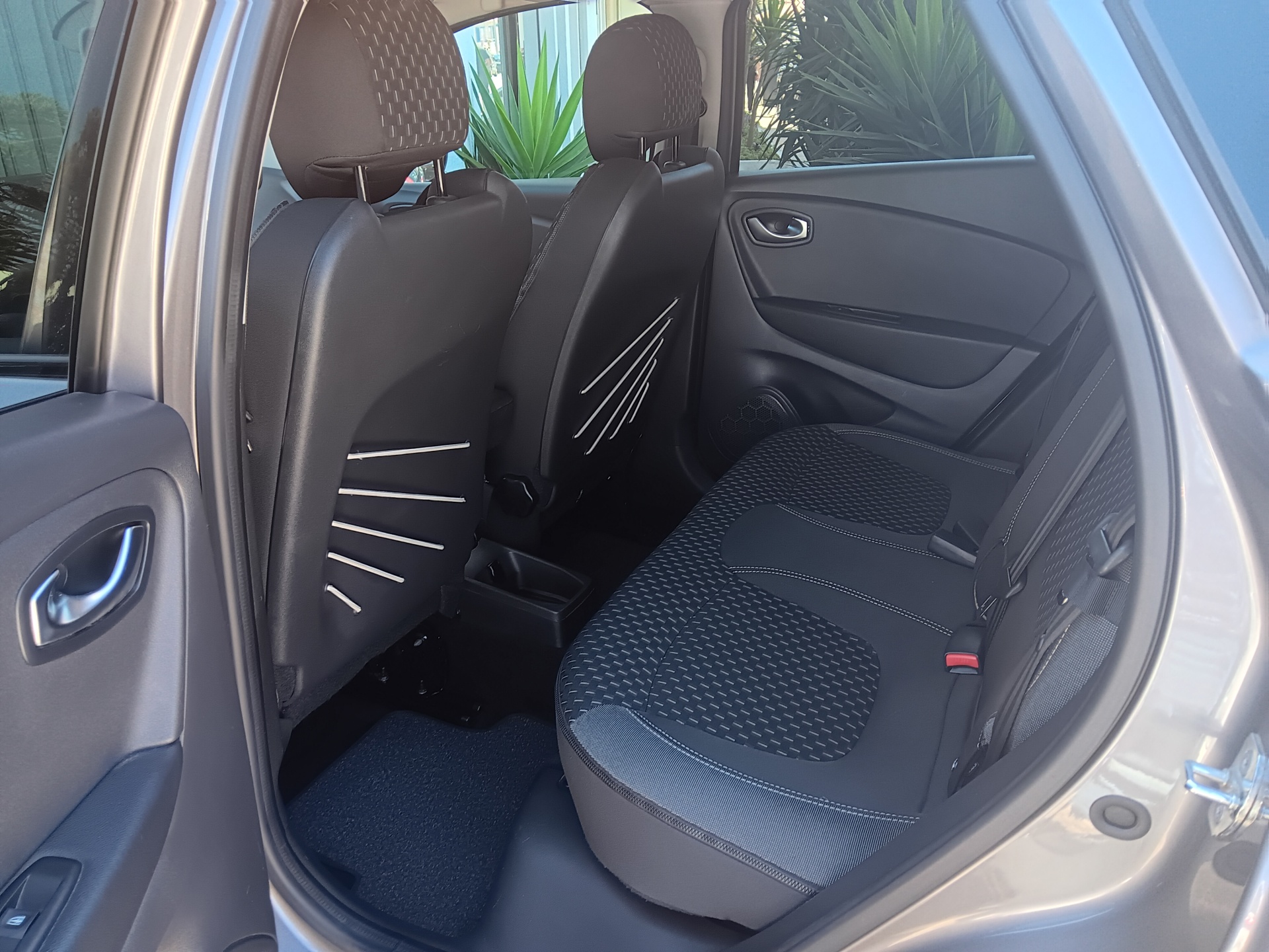 Renault Captur Exclusive 0.9 TCe 90cv Renault Captur Exclusive 0.9 TCe 90cv