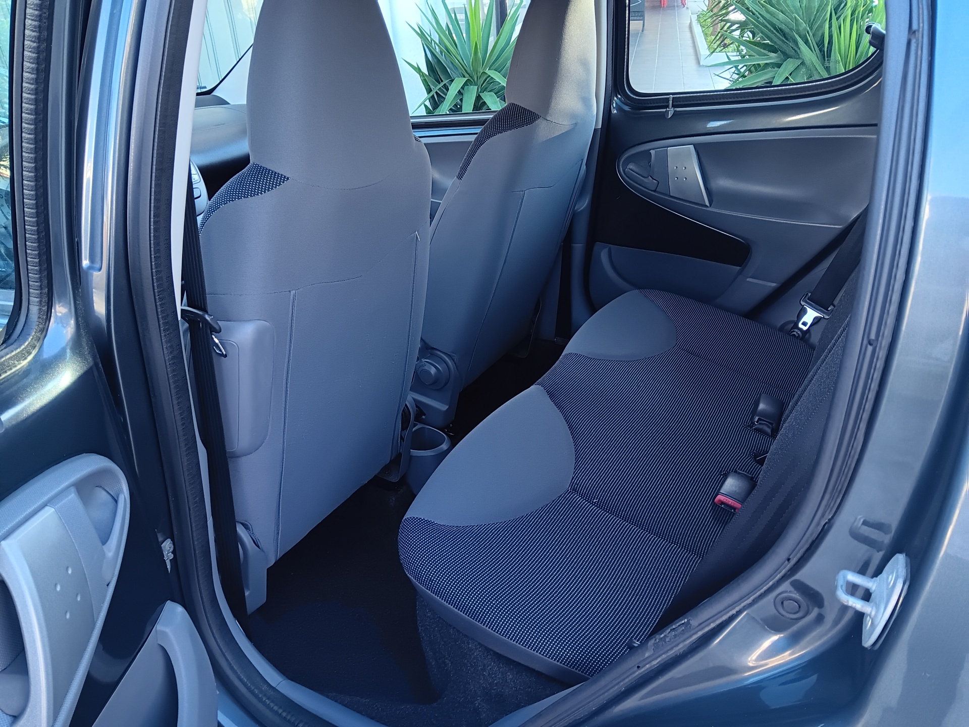 Peugeot 107 2-Tronic 1.0 68cv (caixa automática) Peugeot 107 2-Tronic 1.0 68cv (caixa automática)