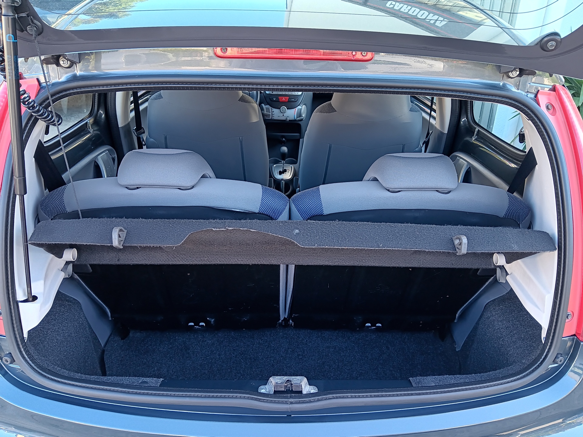 Peugeot 107 2-Tronic 1.0 68cv (caixa automática) Peugeot 107 2-Tronic 1.0 68cv (caixa automática)