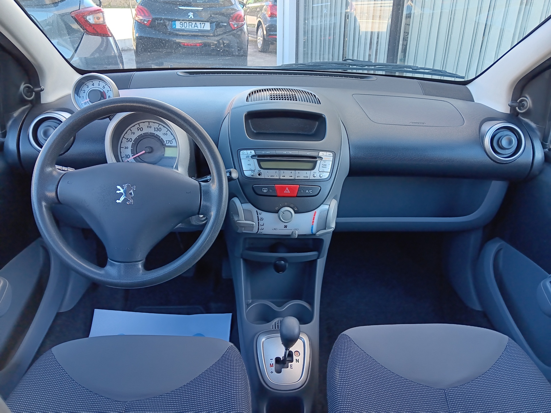 Peugeot 107 2-Tronic 1.0 68cv (caixa automática) Peugeot 107 2-Tronic 1.0 68cv (caixa automática)