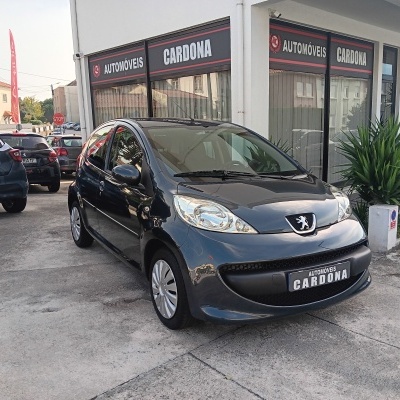 Peugeot 107 2-Tronic 1.0 68cv (caixa automática)